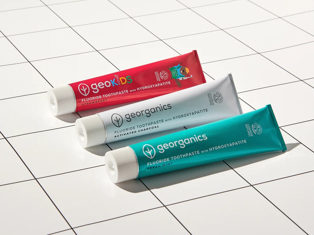 Dětská jahodová zubní pasta s fluoridem v tubě - Georganics